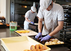 BAKERY＆CAFE BRUNO（ベーカリー&カフェ ブルーノ）／株式会社モンテル 求人 