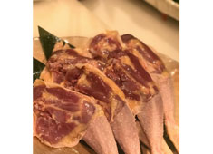 中目黒 焼鶏あきら／ソルト・コンソーシアム株式会社 求人 実働8h（月176h）勤務希望者OK！終電までの無理ない勤務シフトを推奨しているお店なので、安心して帰宅できます。