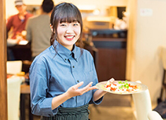 KURA ／ 株式会社アケボノカンパニー 求人 未経験者の方も大歓迎！
これからのお店を担う主役として頑張って下さい◎