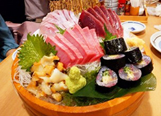 株式会社 サイプレス 求人 ▲その日仕入れた旬の食材を使い、日替りメニューを実施しています。その献立を店長、料理長の裁量で決めています。