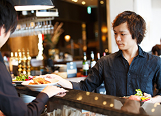 株式会社ADASTRIA eat Creations／THE CITY BAKERY／THE CITY BAKERY NEW YORK GRILL 求人 現在アルバイトを含め約80人のチーム体制。20～30代が活躍中ですがフレキシブルな方ならもちろん年齢不問！