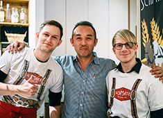 SCHMATZ（シュマッツ）／カイザーキッチン株式会社 求人 日本語以外も、英語やドイツ語が飛び交う国際色豊かな環境です！いい意味で日本らしくない社風も魅力です！