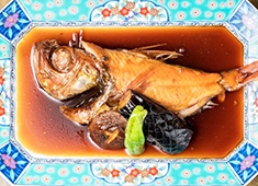 株式会社 FT・アンファング 求人 【ぞんぶん名物】最高級金目鯛の姿煮。贅沢に一匹煮付けにして提供しています。