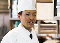 江戸前寿し 回転寿し 立ち食い寿し 「寿し常」／株式会社 豊田 求人 正社員の方には入社時に支度金を支給。その他の各種福利厚生も充実！ご家族も安心できる環境が揃っていますよ！