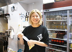 小さな魚がし 野口鮮魚店／築地 大宮商店 求人 本店では魚の販売もおこないます。女性メンバーも活躍中！魚の調理に興味のある方、学びたい方も大歓迎です。