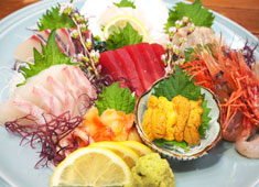 横浜 魚寅本店(オリエンタルグループ) 求人 実働8h。週休2日OK！終電考慮！タクシー代支給（規定有）で帰りも安心。寮完備。遠方や地方の方も大歓迎です！