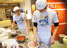 MAR-DE NAPOLI JAPAN INC.／マルデナポリ、DA BOCCIANO！、山半、ほか 求人 薪窯のピッツァを学びたい方も大歓迎！イタリアンを経験を存分に活かせる環境です！