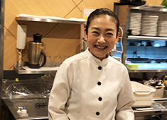 有限会社 SLBカンパニー 求人 各業態それぞれで女性も活躍する明るい社風が、そのままお店の雰囲気にも反映されています。