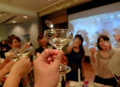TOHOKU FARM 居酒屋バル　仙台駅前店 求人 ◆週休3日社員／月給21万円～
◆女性も安心の産休・育休制度有
◆企業意欲のある方、幹部候補も積極採用！