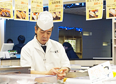 ABURI 百貫／株式会社 サイプレス 求人 職人の「技」を堪能しながら味わえるグルメ回転寿司
