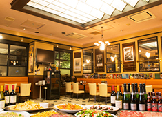 Brasserie Va-tout／リードオフジャパン株式会社 求人 カジュアルな雰囲気のカフェスペースや、クラシカルな空間で半個室のレストランスペースまで完備！