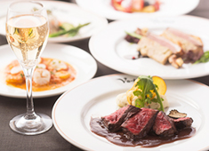 Brasserie Va-tout／リードオフジャパン株式会社 求人 本格的なビストロ料理を始め、様々な産地が織り成す料理を１品ずつ丁寧に提供しています！