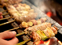 「備長炭焼鳥・水炊き 鳥元」「炉ばたと和食 土風炉」 求人 『鳥元』では「比内地鶏」「伊達鶏」を備長炭で焼き上げています。焼鳥のご経験がある方は大歓迎です！