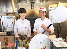 Enoteca D'oro 大手町店、他／株式会社メティウスフーズ 求人 世界ピッツァ職人選手権で優勝したスタッフ始め、優秀な成績を修めたスタッフも多数在籍！技術も習得できますよ！