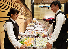 株式会社サンケイ会館　※ケータリング部 求人 持ち前の行動力とアイデアを活かし、料理を並べるのもセンスの出る楽しさ！