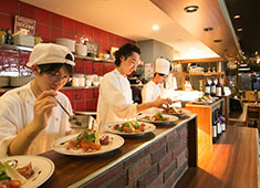 「Gaudium   ニューヨーク」「スンドゥブバル食堂  ポジャンマチャ」／株式会社山岡 求人 