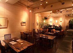 【株式会社フォンス】和食・蕎麦事業部／「銀座 真田」「川上庵」「酢重ダイニング」 求人 ▲サービス希望者も歓迎！当社にはマニュアルがないため、あなたがいいと思ったサービスでお客様をおもてなしして下さい。