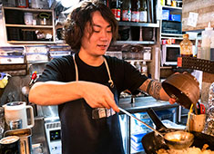 渋谷横丁OPENプロジェクト事業部／株式会社 浜倉的商店製作所 求人 産直食材を使用した料理人の手仕事が当社の真骨頂！お客様との距離も近く、反応を確かめながら色々と工夫できる楽しさ！