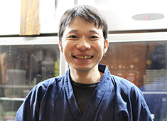 白金 焼鳥 鬼わそと 求人 笑顔が似合うスタッフ！みんなで協力して毎日頑張ってます！