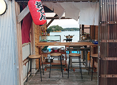 鮨裕 禅／ZEN 株式会社 求人 【イカダの上のおでん屋台&海上サウナ】独特なシチュエーションにて、確かな味を提供しています。
