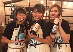 「かしわビストロ バンバン」「RISOTTO CURRY STANDARD」／株式会社サムライフードカンパニー 求人 ▲自分たちで考え、仕入れるワインがズラリ！ソムリエの資格取得を目指すスタッフも在籍しています。
