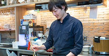 「焼肉 梨の家」「niku kitchen BOICHI」／株式会社 新鮮組本部 外食事業部 求人