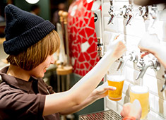 AKA-BARU RETZE/CRAFT×CRAFT 株式会社ノーツ 求人 年令性別問わないで輝いているスタッフしかいません。あなたも仲間に加わってください！