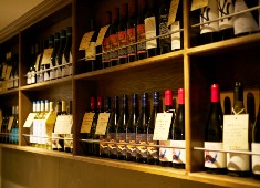 Rapport （ラポール） 求人 料理にあわせたワインも多数。ソムリエを目指す方、ホール希望者も大歓迎です。