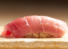 株式会社 プレジャーフーズ（江戸前鮨事業部） 求人 その日の食材を吟味し、鮨や一品料理の芸術を生み出します。