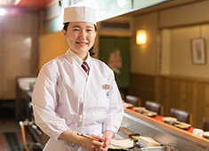 銀座 天一／株式会社天一 求人 女性職人も在籍しています。性別・年齢に関係なく活躍できる環境です。