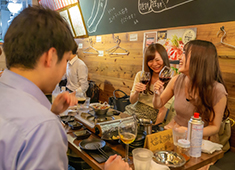 株式会社頼富商會（大衆和牛酒場 コンロ家） 求人 連日、お客様で賑わい活気がある当店。笑顔を増やしていきましょう。