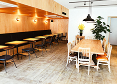 PIZZA&wine&CAFE BAR DADAKKO（バルダダッコ）／ベーカリーKiBuN屋（キブンヤ） 求人 開放的な空間で、美味しい料理とほっとするひと時を提供しています！