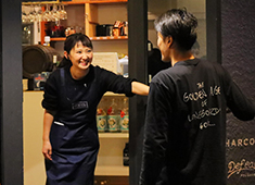 株式会社Def eat（デフイート） 求人 スタッフ一人ひとりが当社の"顔"です！お客様がお客様を呼ぶサイクルは人ありきで回っています！