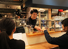 株式会社Def eat（デフイート） 求人 正社員経験がなくても大丈夫！明るさと元気があれば皆様大歓迎！