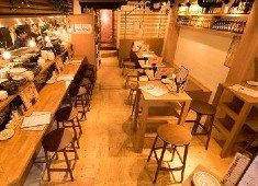 株式会社 TAKE（テイク） 求人 和食系の酒場業態も、店内はシンプルで、おしゃれな雰囲気に作り込んでいます。