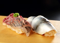 株式会社NATOMICS／せき亭、和食や ちそう、鮨 りんか、魚斉（うおなり）、他 求人 【自由が丘 鮨 りんか】客単価8000～。ライブ感溢れるカウンターで、和食の技法も取り入れた肴と鮨を楽しめるお店。