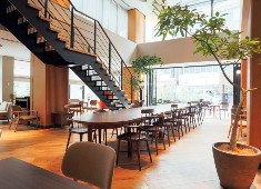 Bistro NOHGA（ビストロ ノーガ）／NOHGA HOTEL UENO TOKYO（野村不動産ホテルズ 株式会社） 求人 街とゆるやかにつながった、開放的な空間で、フレッシュな食事を提供します。