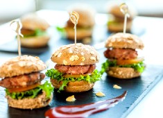 2 FOODS／株式会社TWO※新規プロジェクト準備室 求人 今までにないコンセプトの新しい料理を提案していきましょう。調理経験を活かした商品開発のアイデアも大歓迎です。
