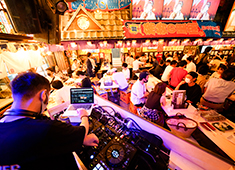 株式会社 浜倉的商店製作所 求人 横丁内イベントスペースにはDJブースを設けています！ここからスターが誕生するかも！渋谷カルチャーの聖地に！