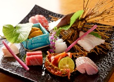 株式会社NATOMICS／せき亭、和食や ちそう、鮨 りんか、魚斉（うおなり）、他 求人 【自由が丘 ちそう】客単価7000～本格和食をカジュアルに。若い方も和食に親しめるようにつくったお店です。