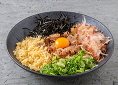うどん そば 宮／株式会社 宮 求人 常に進化を考え、季節メニューなども提供しています。