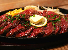 CALIFORNIA DINING THUNDER STEAK&HAMBURGER／株式会社サンライズ 求人 1品ずつ丁寧に、こだわったメニューのみを提供しています。