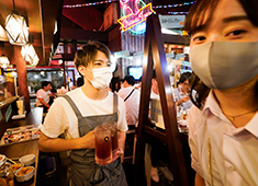 株式会社 浜倉的商店製作所 求人 スタッフは感染予防を心掛けながらも生き生きと楽しく働いています。
ここでしかできない体験を。