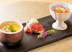 肉割烹 栞庵（やましろ）／新店開業事業部 求人 ▲四季折々の趣向を凝らした料理の数々