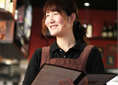 株式会社ティー・ユー・ビーアソシエイツ／『ワイン食堂 旅する子ブタ』 求人 スタッフが『笑顔』でのびのび働ける、自由度を大切にした雰囲気で営業中！