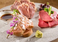 焼鳥 つかだ 求人 焼鳥だけでなく、抜群の鮮度だからこそ、様々な部位の鶏料理を提供しています。