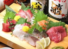 株式会社スムース・パーティ【大衆酒場 永石商店（新店）・焼き鳥屋 カチトリ・勝どき大衆酒場ドラゴン・魚勝・鳥の助】 求人 刺身だけではなく、素材にこだわりがあるからこそお客様から支持を受けています。