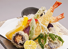 朝日観光株式会社／鎌倉カントリークラブ／鎌倉パブリックゴルフ場 求人 味・盛り付けにこだわり、心が落ち着くような一皿を提供中！