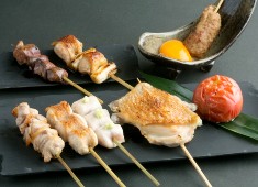 とりや幸／株式会社プレコフーズ（PRECO GROUP） 求人 【年齢不問】焼き鳥店での経験をお持ちの方であれば、ベテラン経験者も歓迎いたします。経験の浅い方もご相談ください！