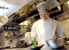Shrimp Garden（シュリンプガーデン）／株式会社Gコンセプト 求人 29席の活気あふれるお店です。たくさんのお客様を美味しい笑顔にしましょう。メニュー作りが得意な方もぜひ。